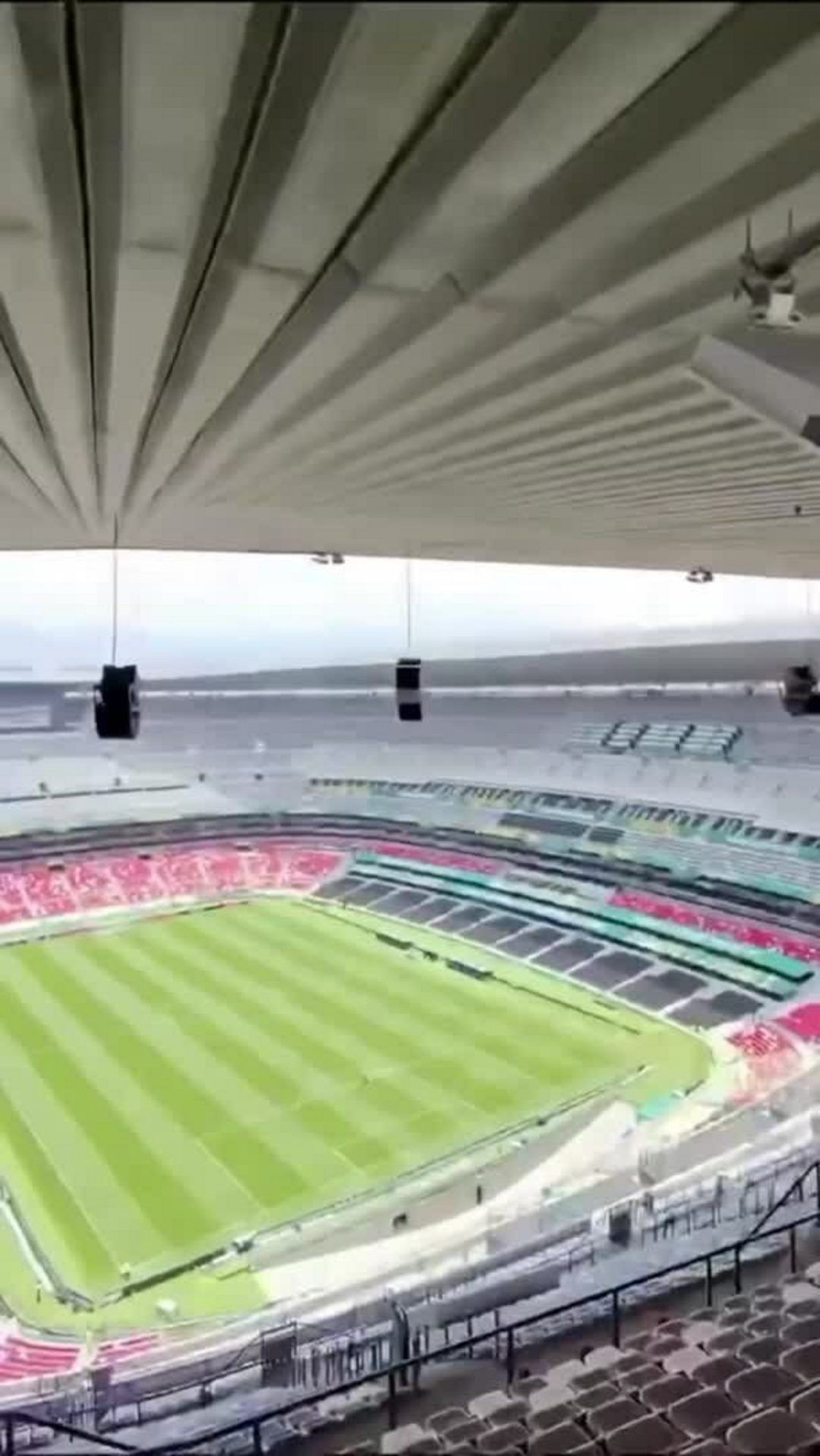 Pohled z nejvyšší řady stadionu pro zápas Mexiko - Česko